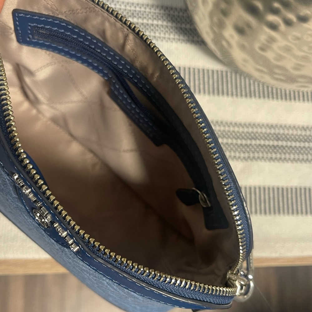 Michael Kors Jet Set Charm Blue Dome Crossbody - Picture 4 of 9